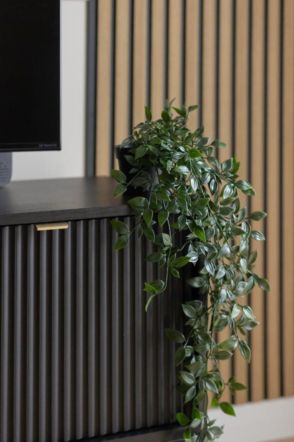 Wola Spacious Flat With Air Conditioning & Balcony By Noclegi Renters Warschau Exterior foto