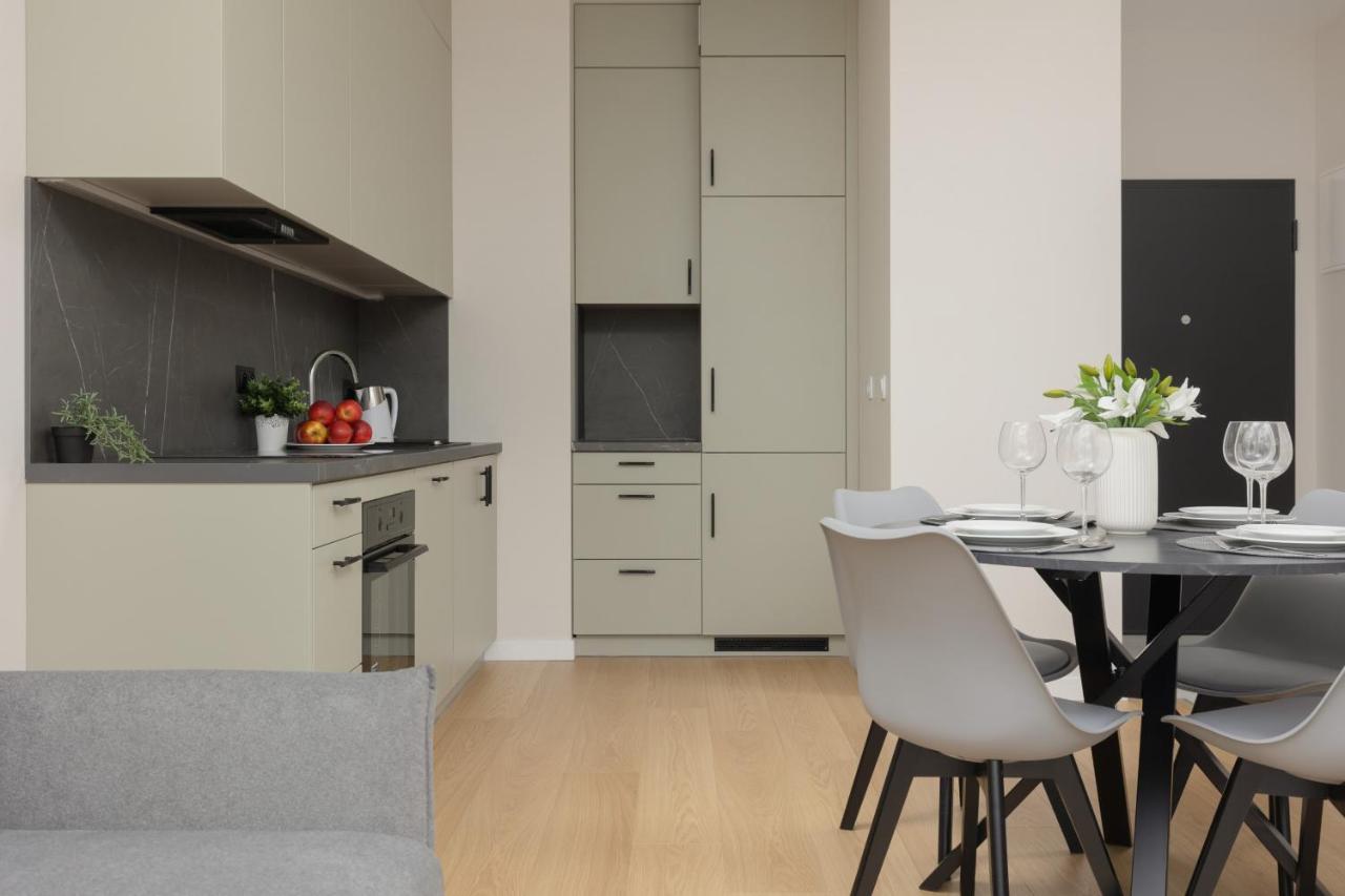 Wola Spacious Flat With Air Conditioning & Balcony By Noclegi Renters Warschau Exterior foto