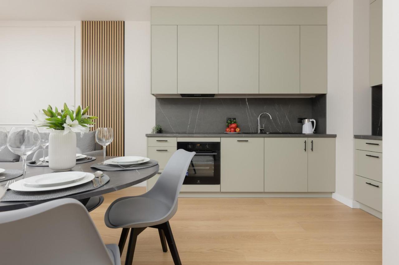 Wola Spacious Flat With Air Conditioning & Balcony By Noclegi Renters Warschau Exterior foto